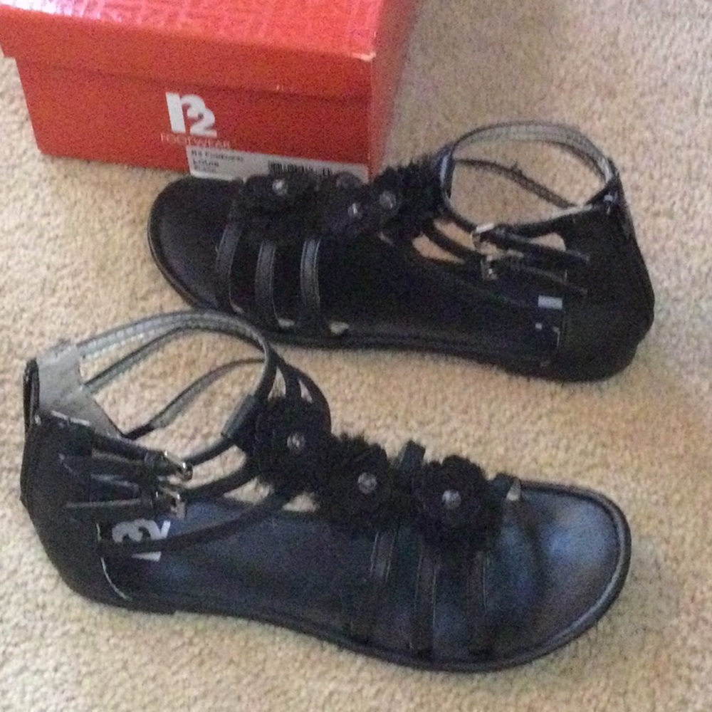 R2 Sandals - Picture 4 of 10